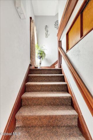 10 Oakwood Boulevard Hudson NY 12534