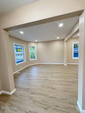 12 Lomasney Avenue Schenectady NY 12308