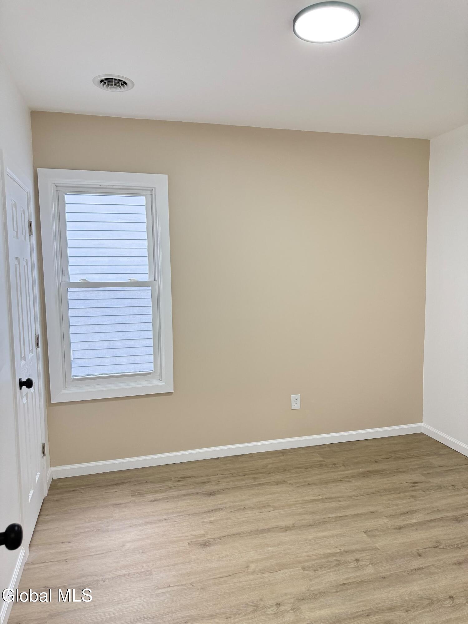 12 Lomasney Avenue Schenectady NY 12308