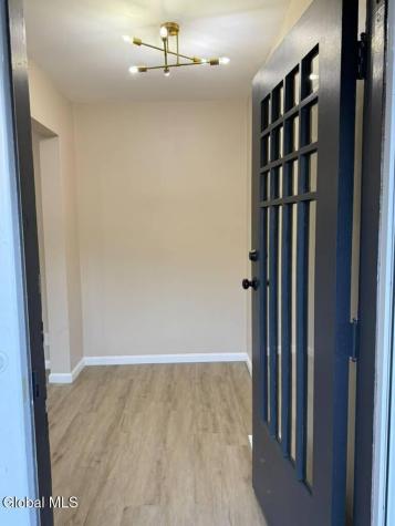 12 Lomasney Avenue Schenectady NY 12308