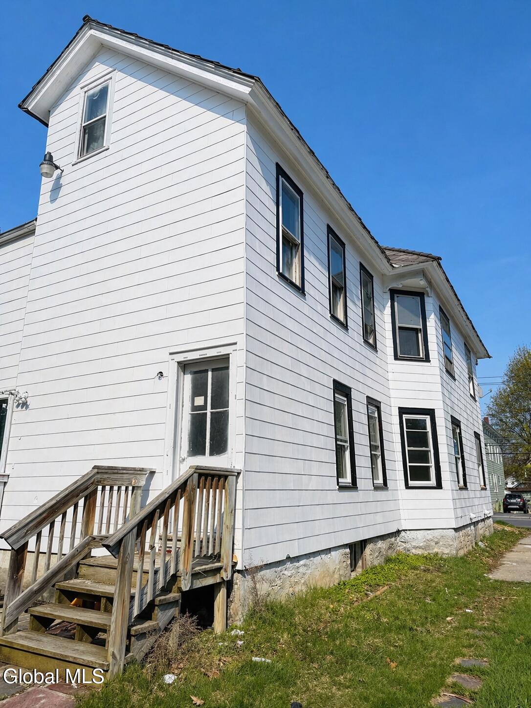 348-350 Locust Avenue Amsterdam NY 12010