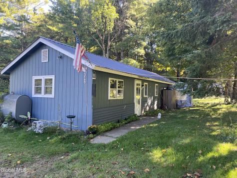 326 Middle Road Crown Point NY 12928