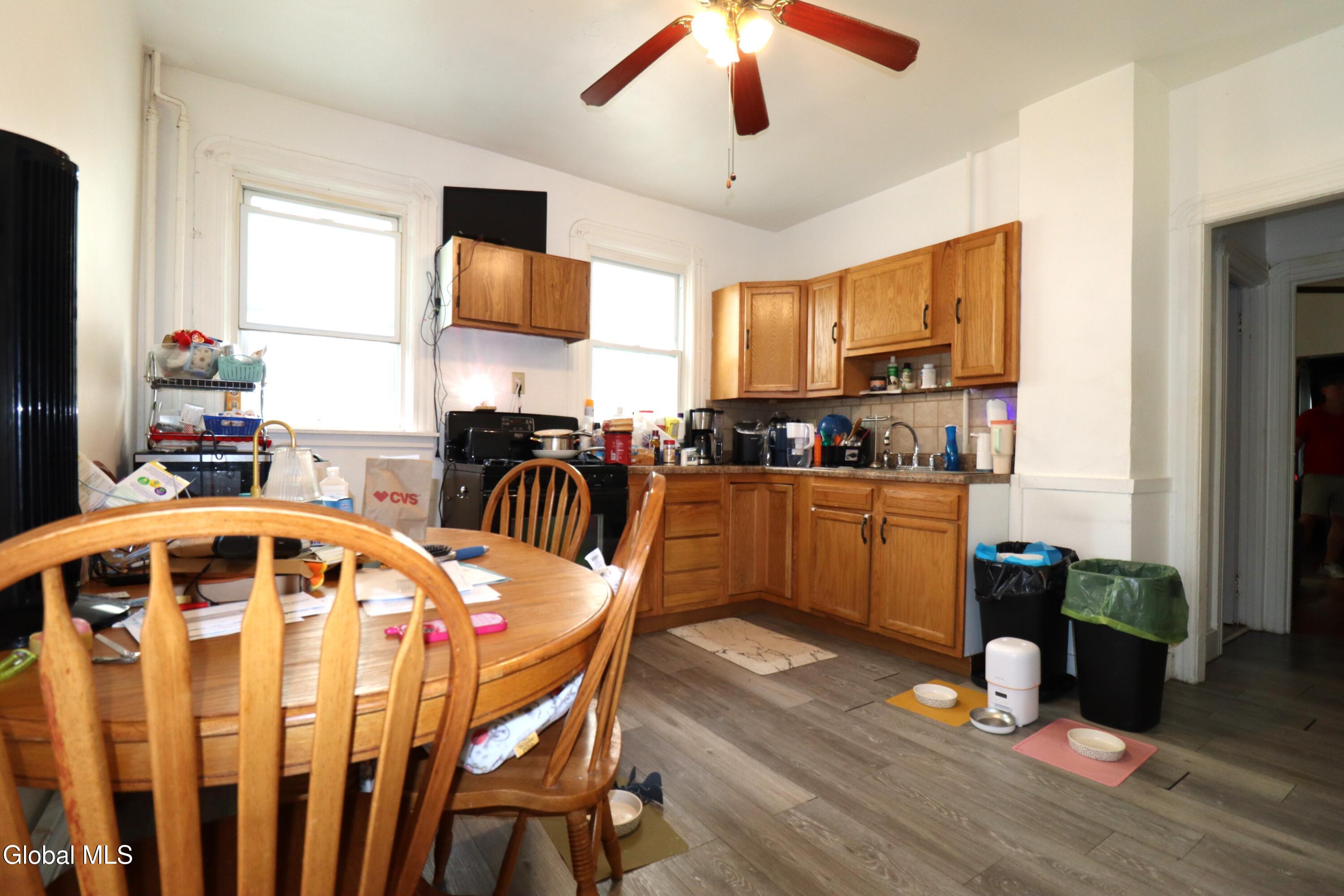 242 Park Place Schenectady NY 12305