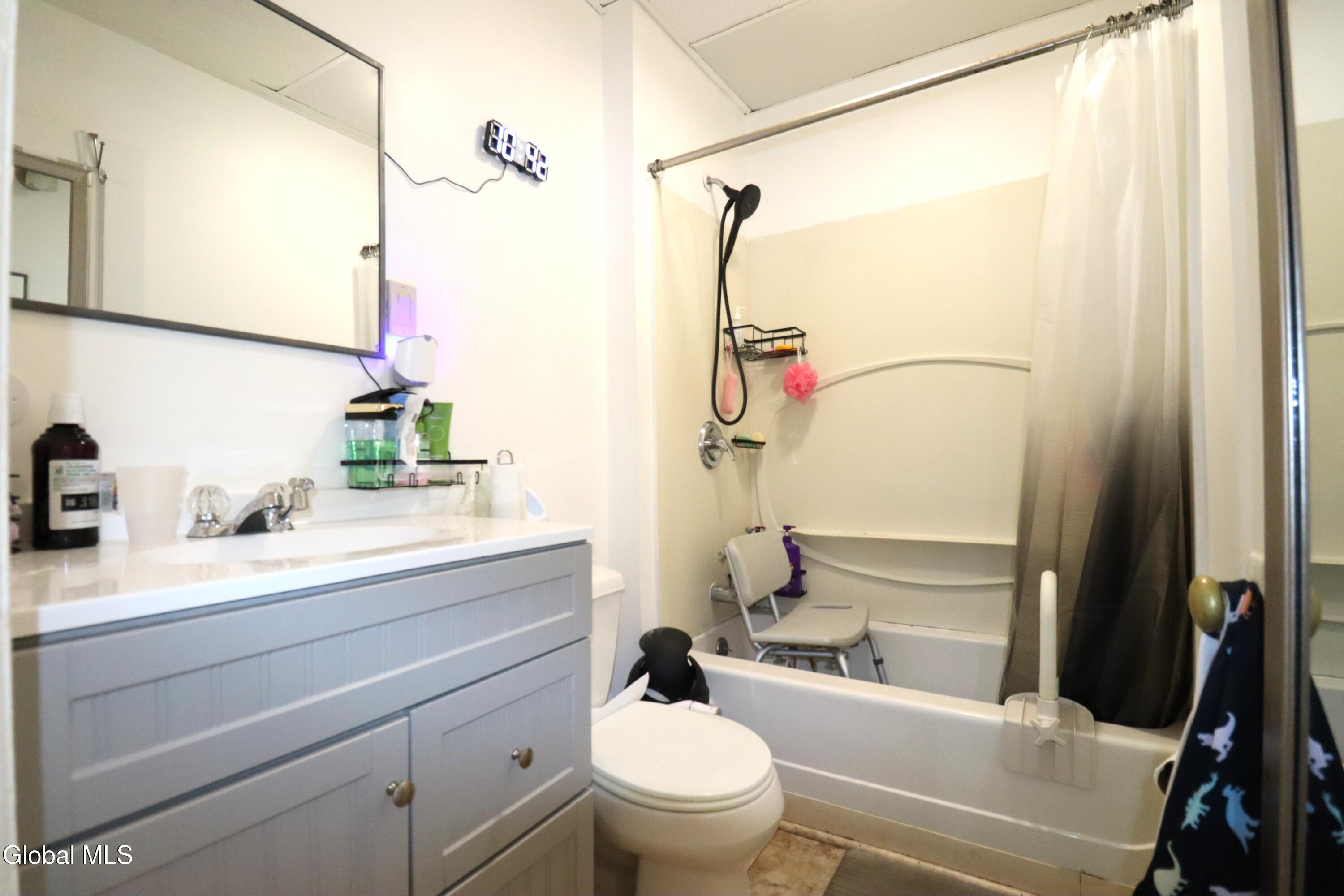 242 Park Place Schenectady NY 12305