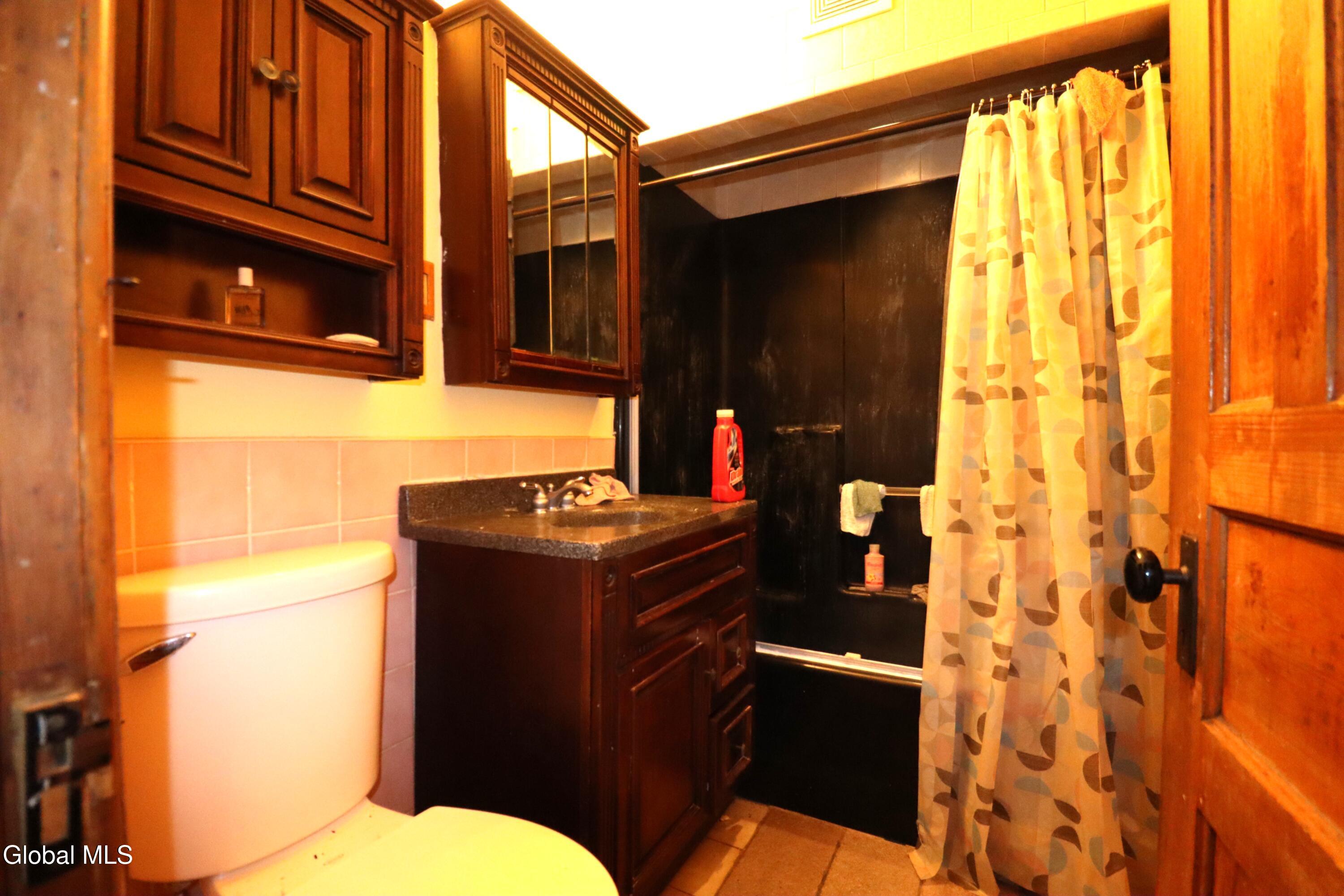 242 Park Place Schenectady NY 12305