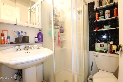 242 Park Place Schenectady NY 12305