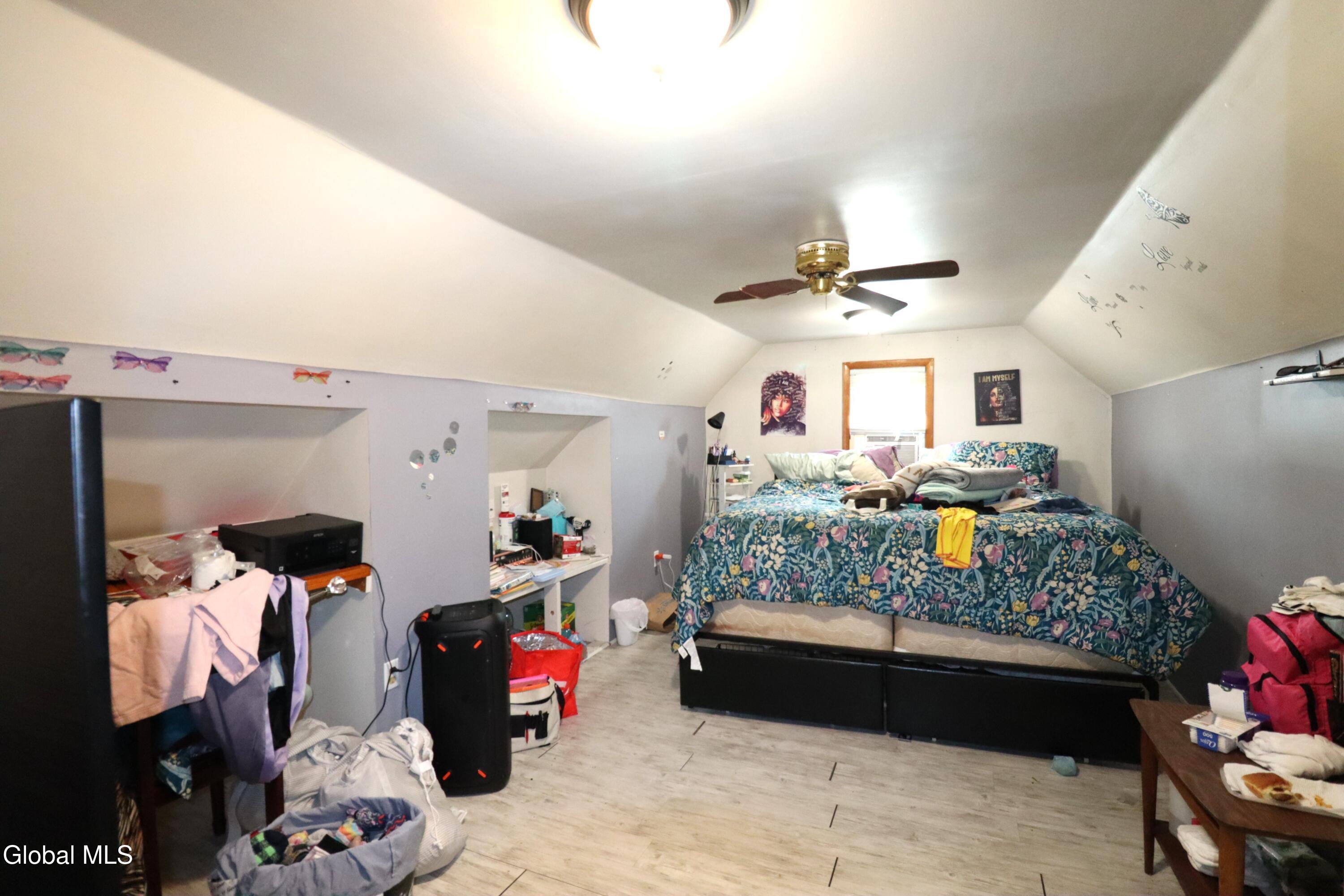 242 Park Place Schenectady NY 12305