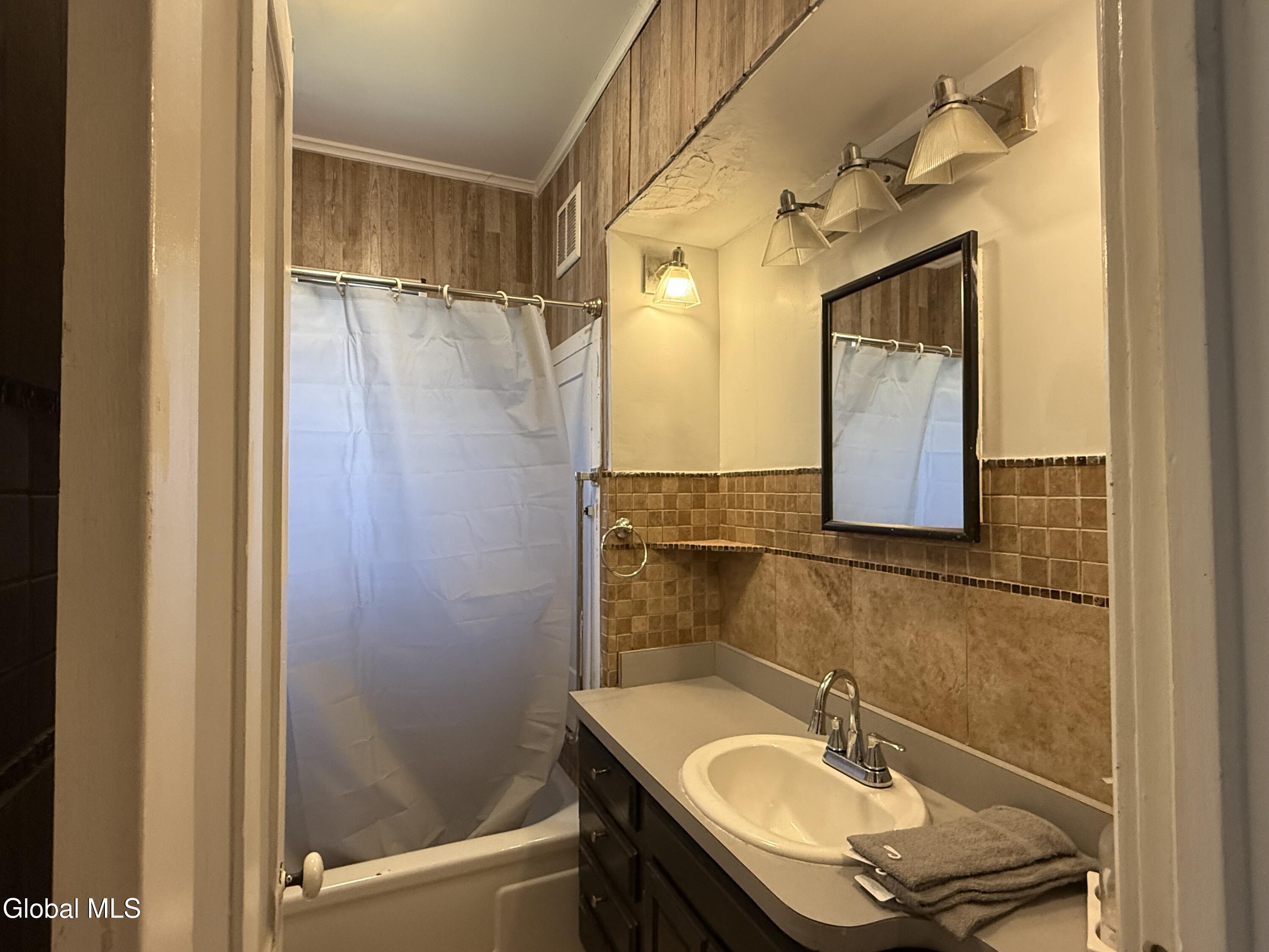 22 E 8th Avenue Gloversville NY 12078
