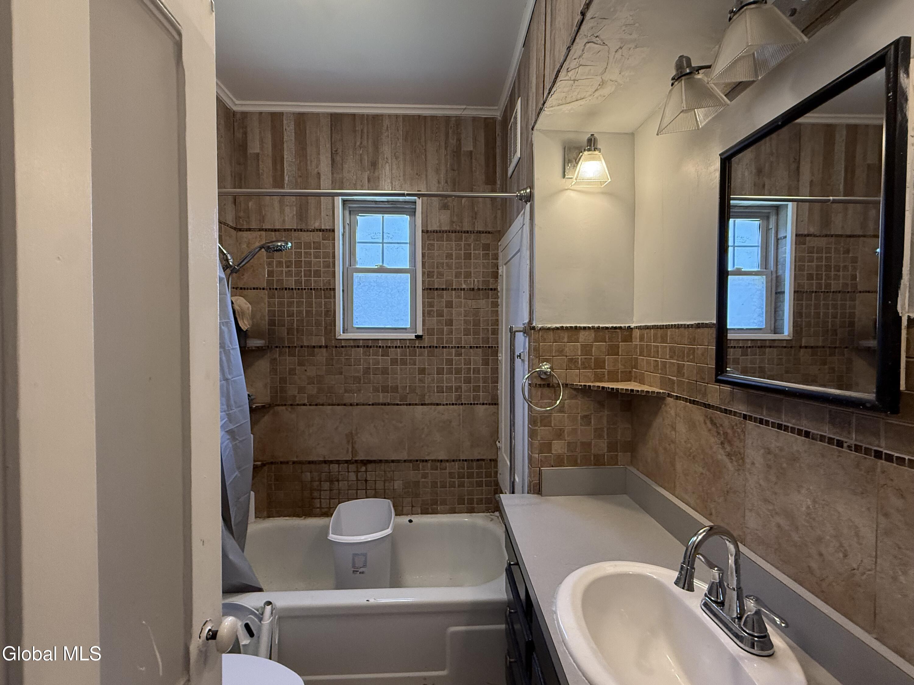 22 E 8th Avenue Gloversville NY 12078