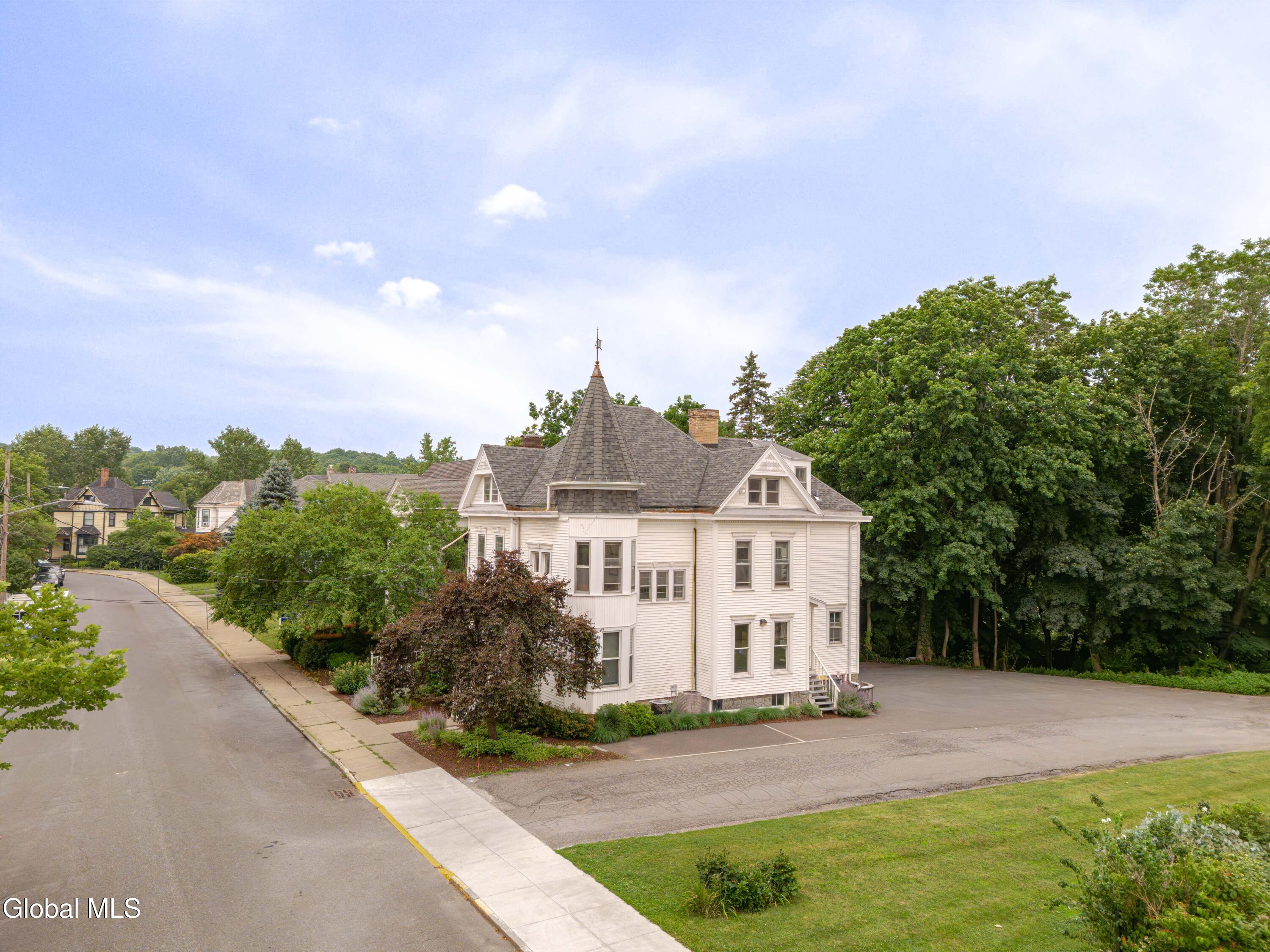 437 E Allen Street Hudson NY 12534