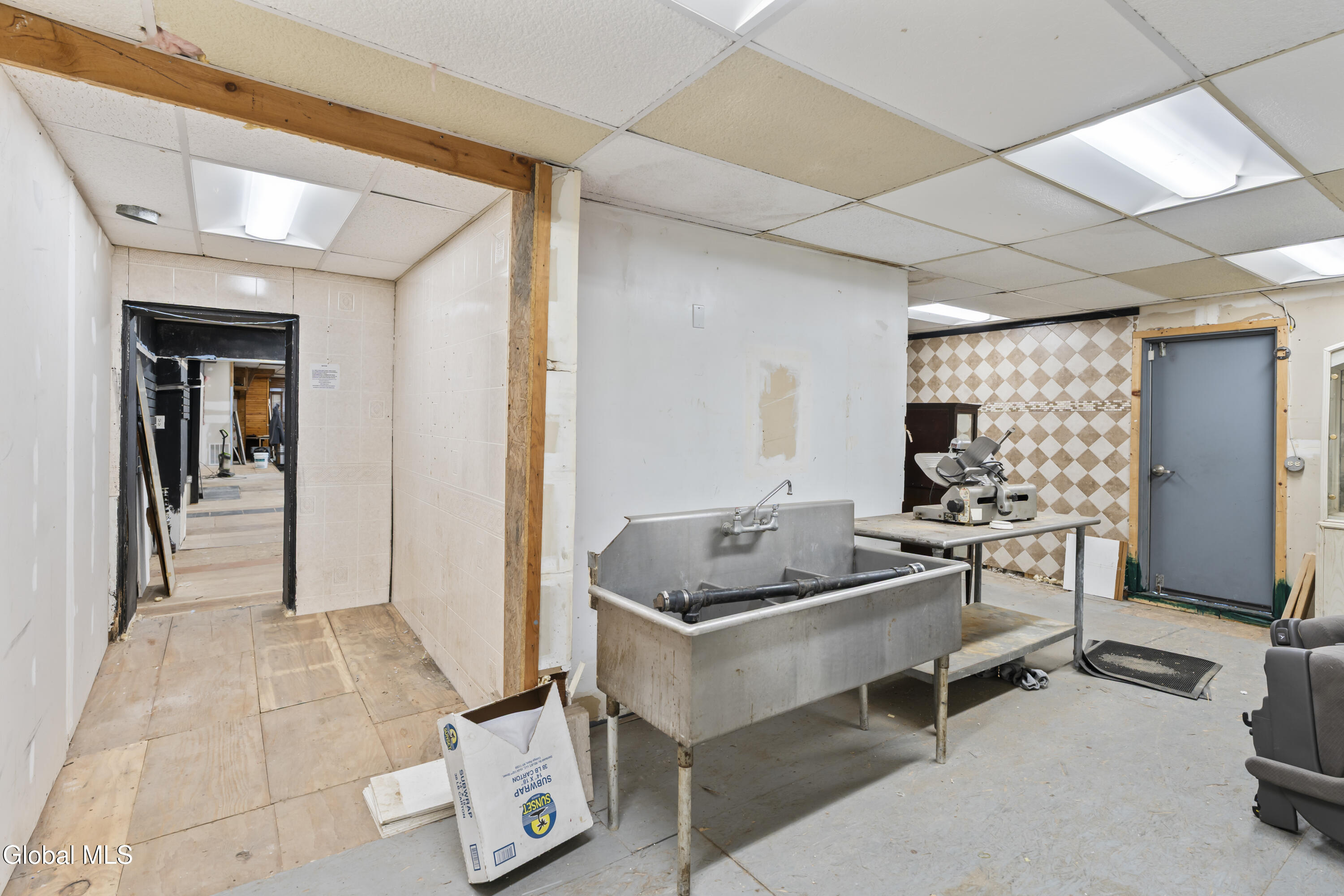 3076 6th Avenue Troy NY 12180