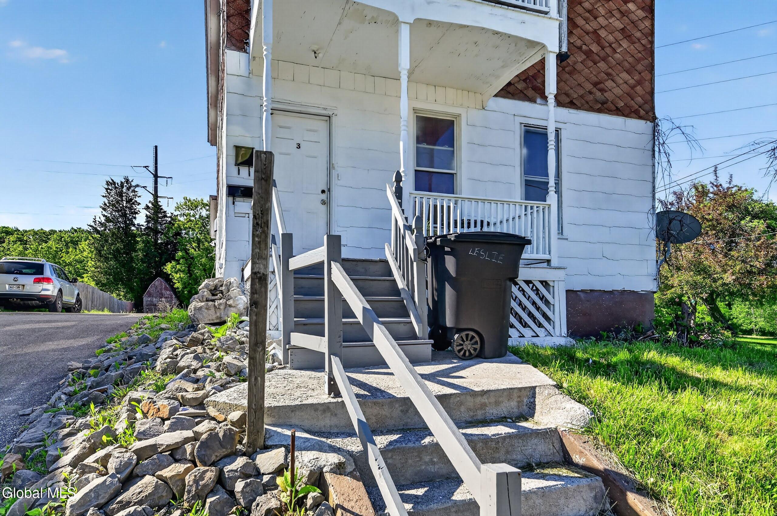 3 Young Avenue Amsterdam NY 12010