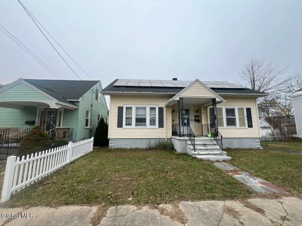 8 Chester Street Schenectady NY 12304