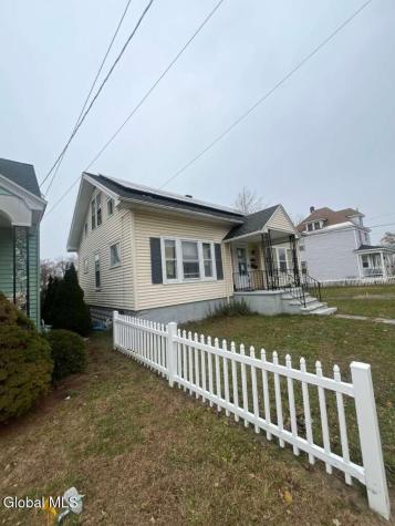 8 Chester Street Schenectady NY 12304