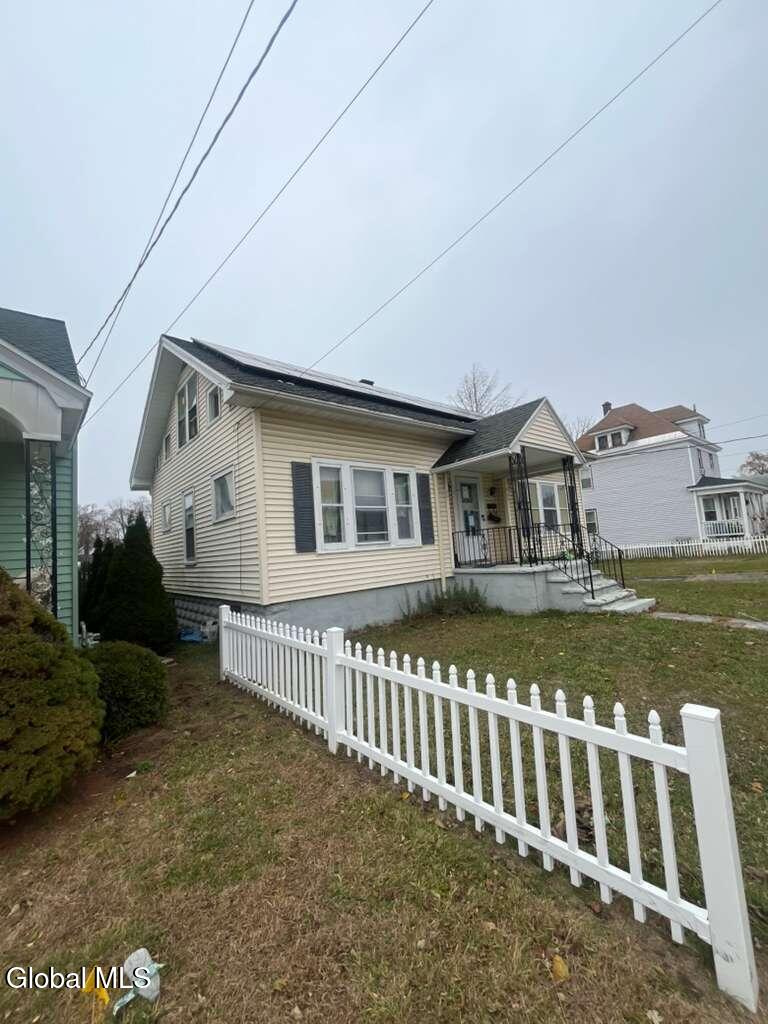 8 Chester Street Schenectady NY 12304