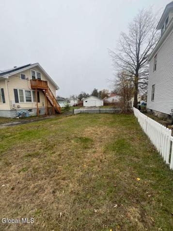 8 Chester Street Schenectady NY 12304