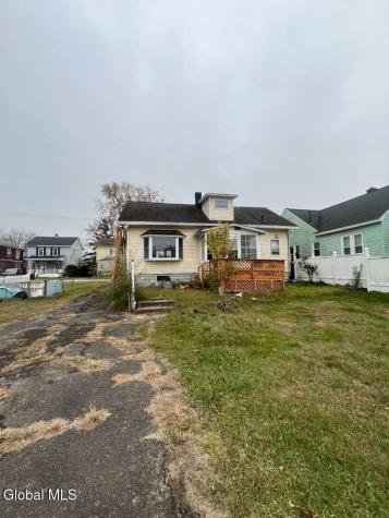 8 Chester Street Schenectady NY 12304