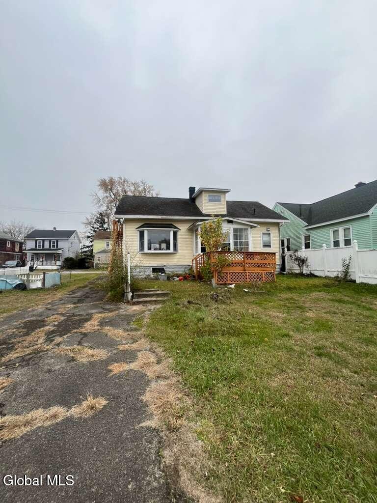 8 Chester Street Schenectady NY 12304