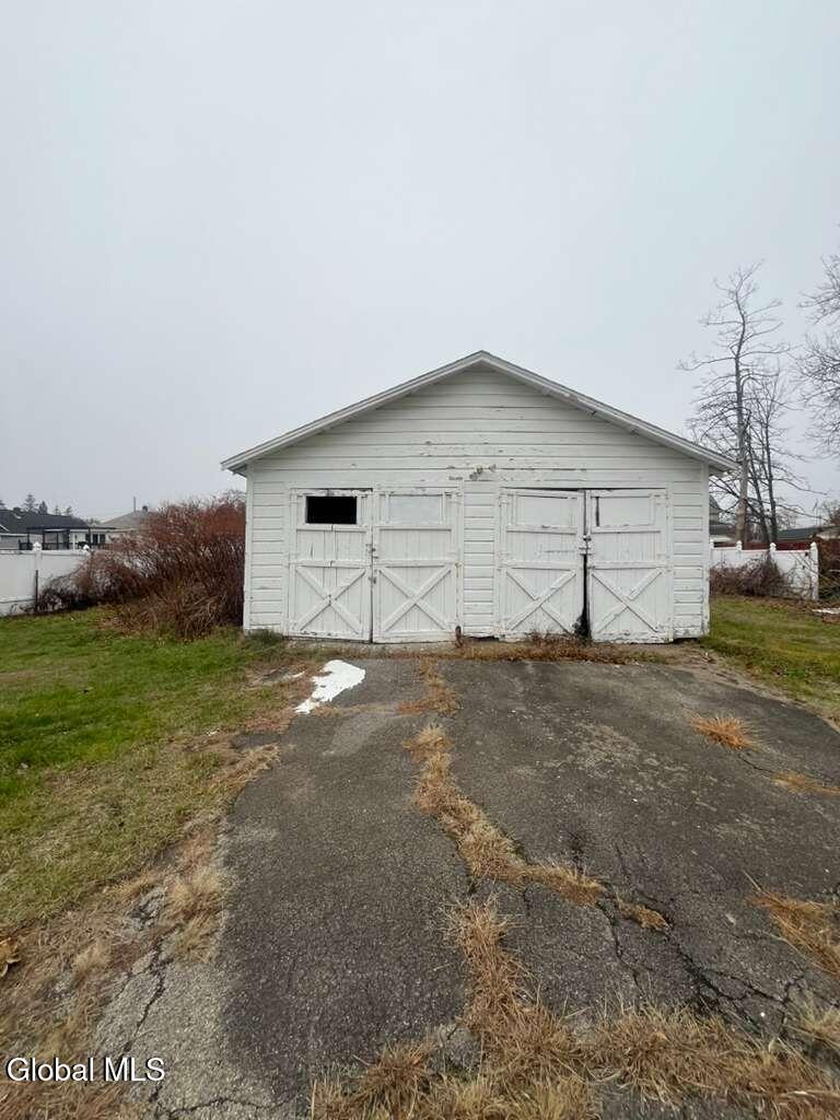 8 Chester Street Schenectady NY 12304