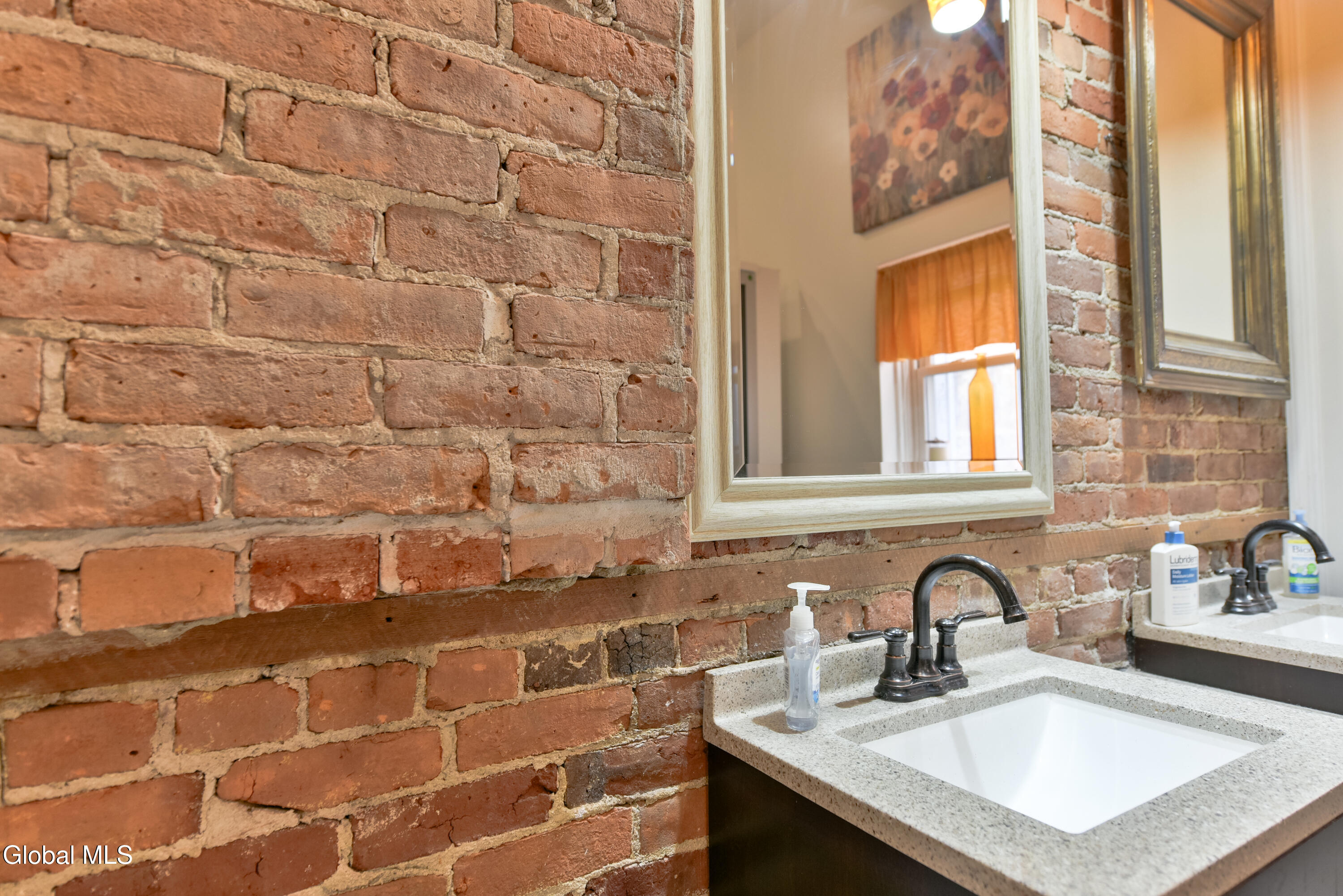 23 S William Street Johnstown NY 12095