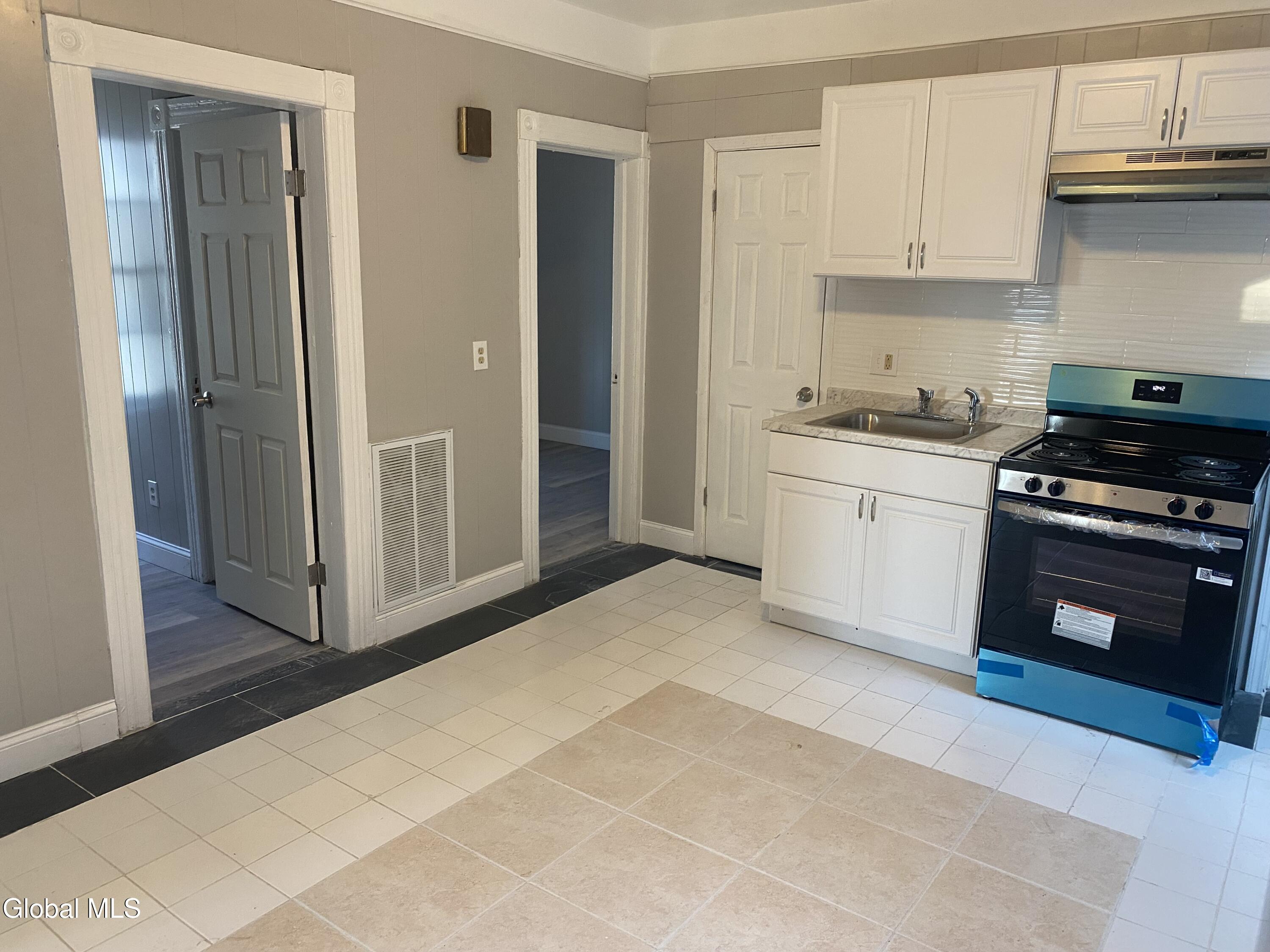 609 Bluff Avenue Schenectady NY 12303
