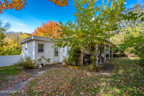 236 Glenmont Road Glenmont NY 12077