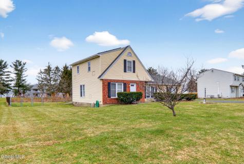 10 Pheasant Run Waterford NY 12188