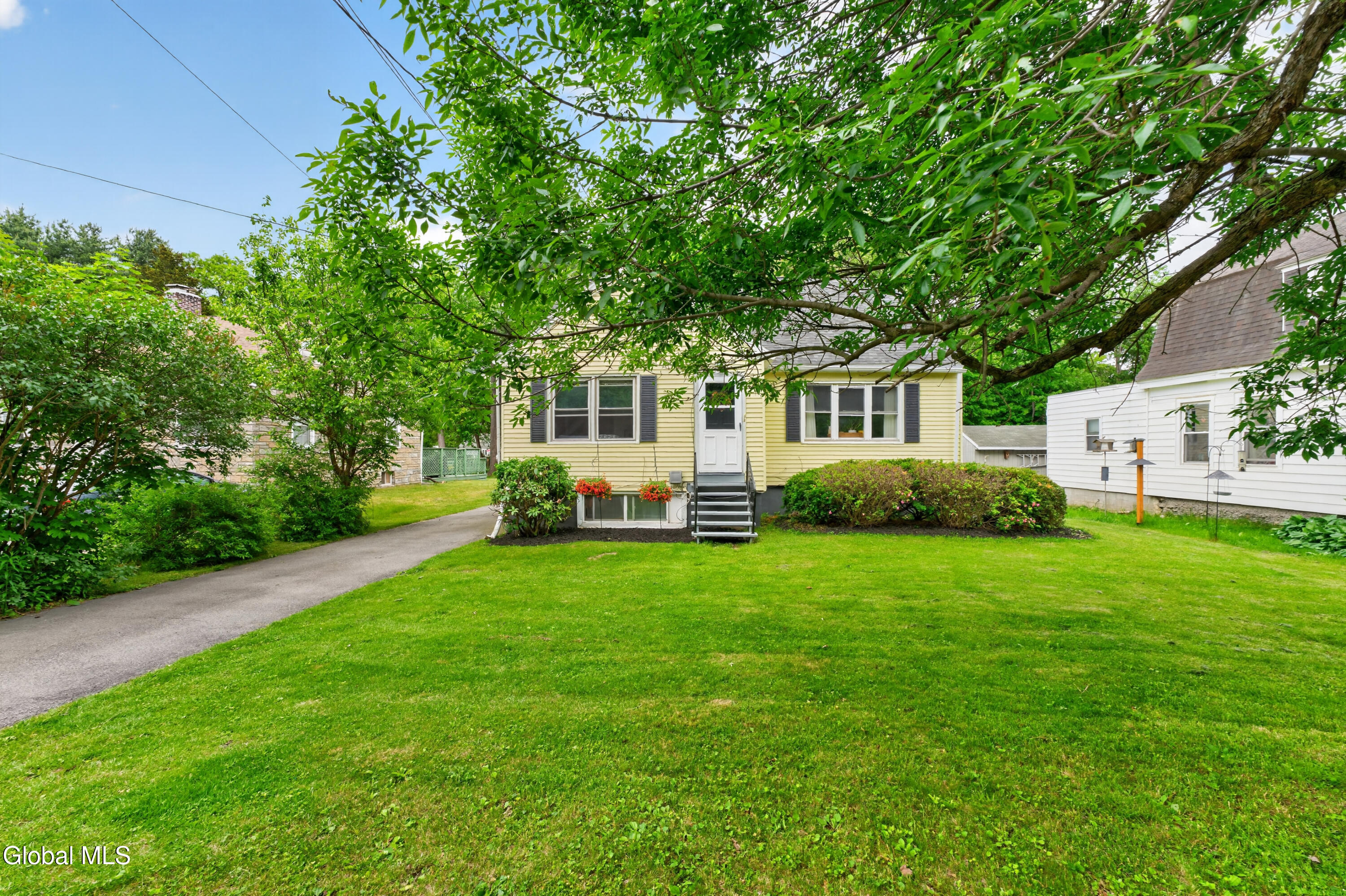 48 Schoolhouse Road Guilderland NY 12203