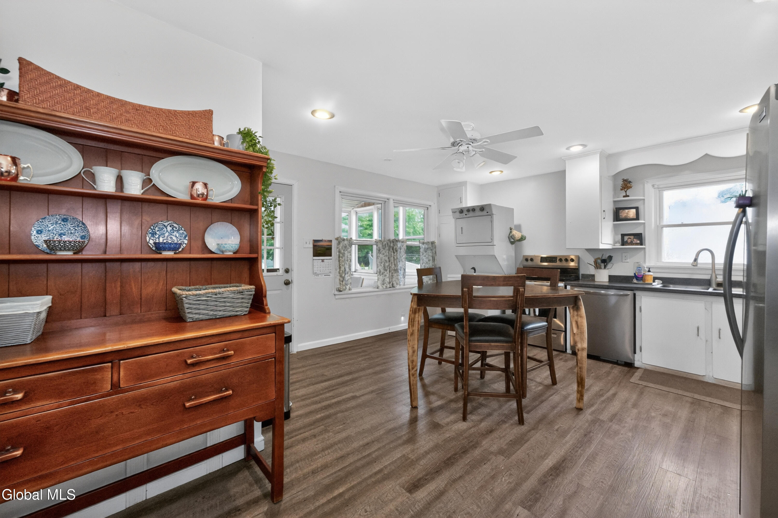 48 Schoolhouse Road Guilderland NY 12203
