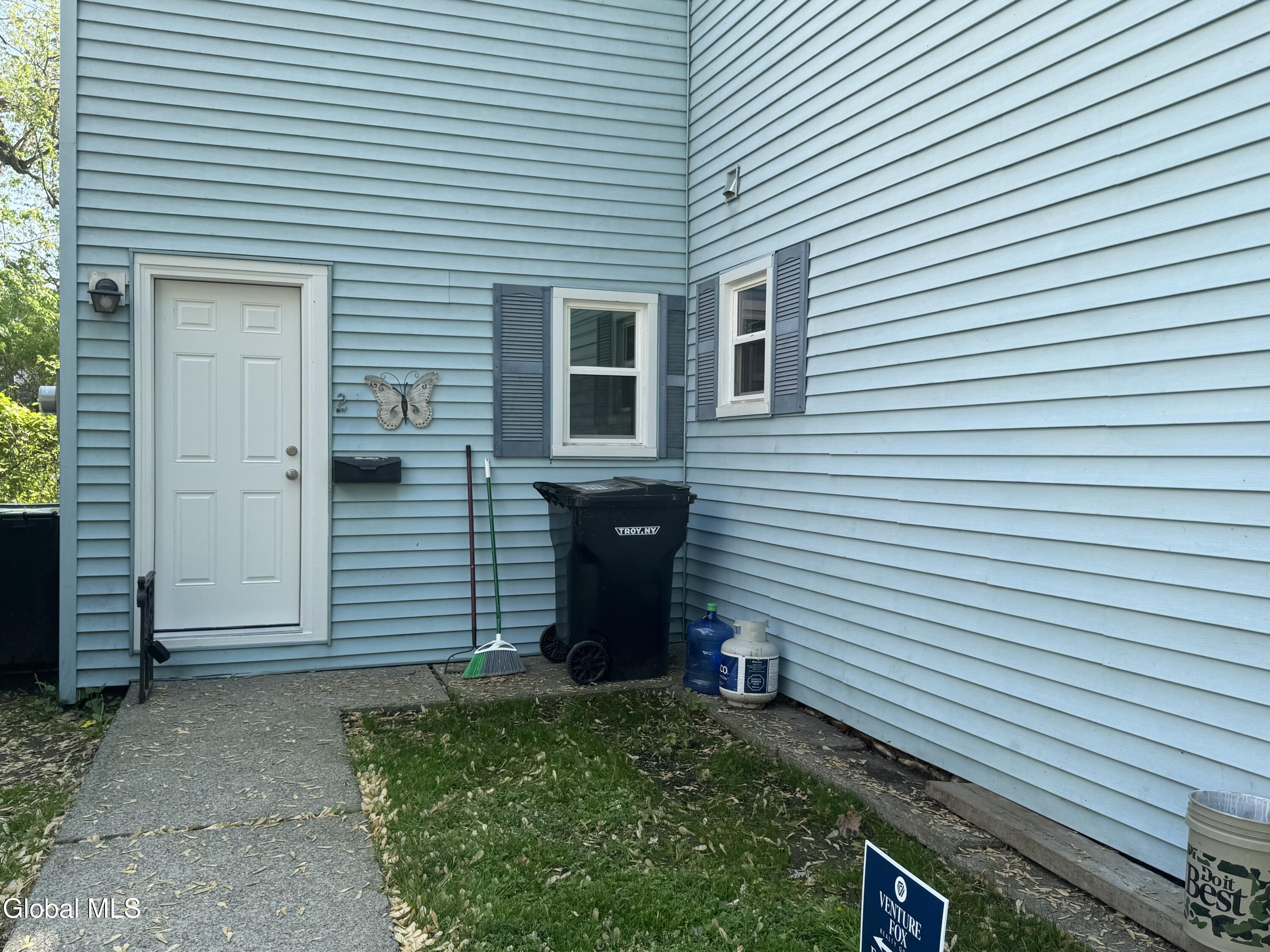 2 Mcloughlin Lane Troy NY 12180
