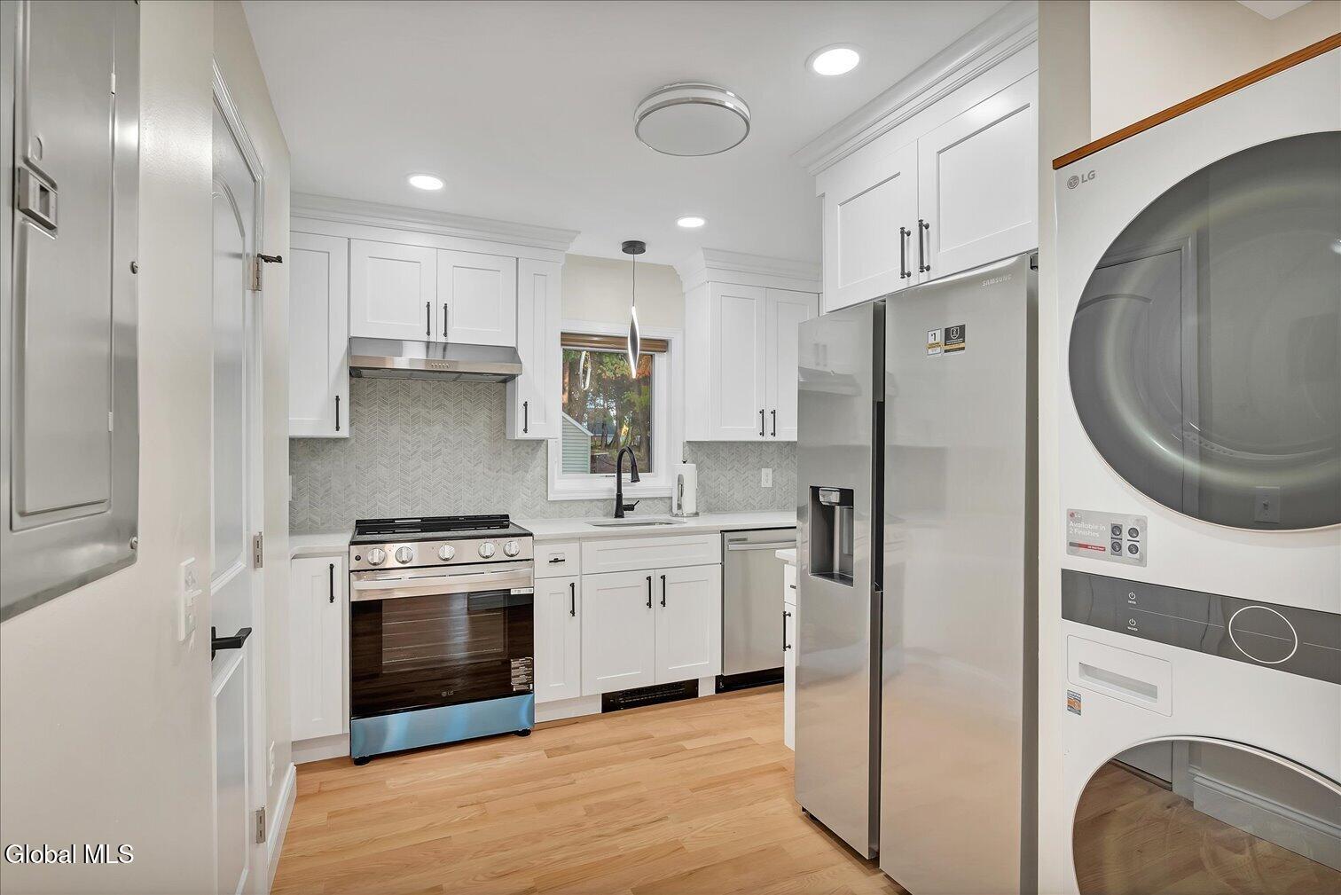 5 Leach Avenue Colonie NY 12205
