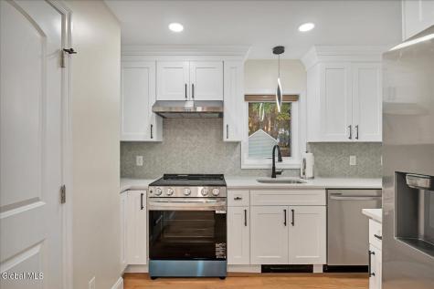 5 Leach Avenue Colonie NY 12205
