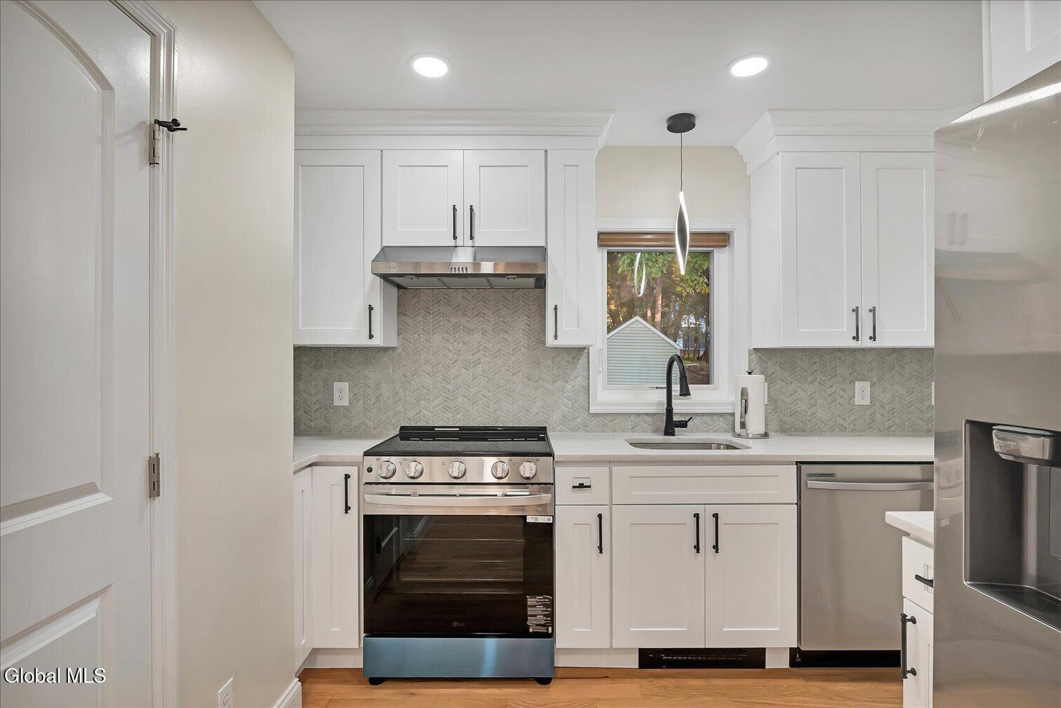5 Leach Avenue Colonie NY 12205