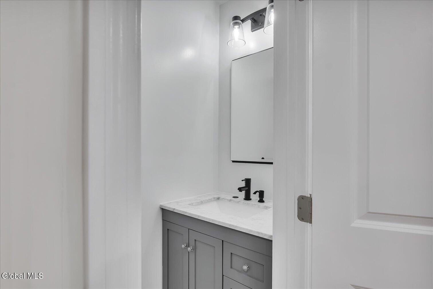 5 Leach Avenue Colonie NY 12205
