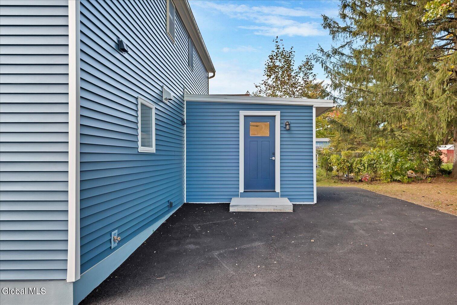 5 Leach Avenue Colonie NY 12205