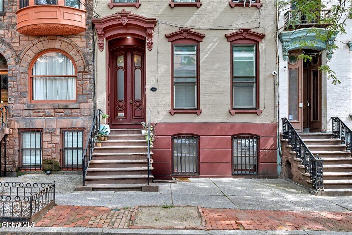 137 Lancaster Street Albany NY 12210