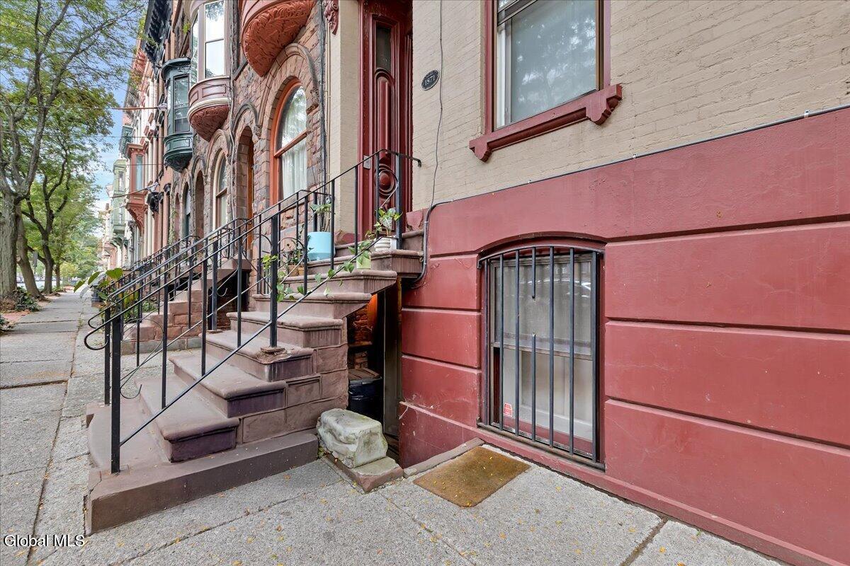 137 Lancaster Street Albany NY 12210