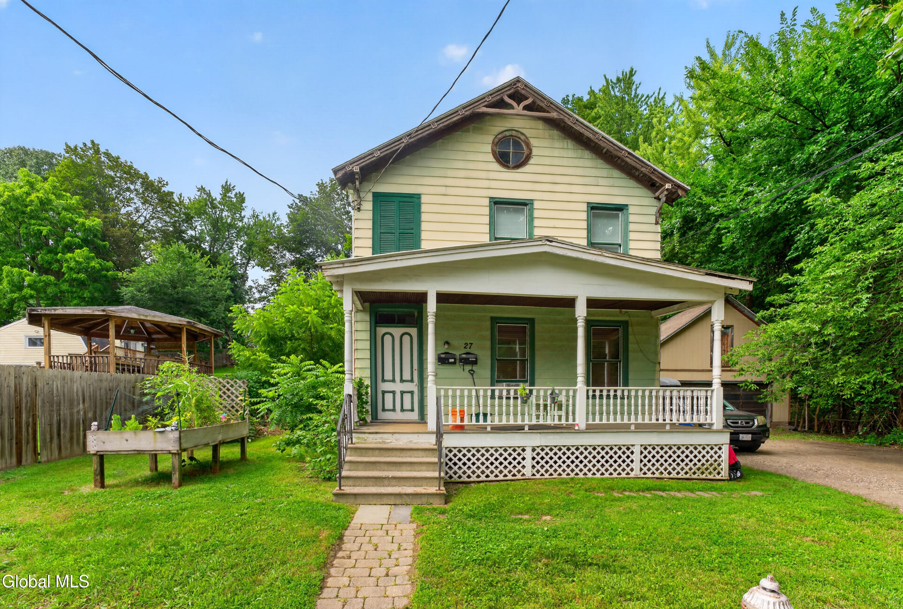 27 Lilac Lane Troy NY 12180