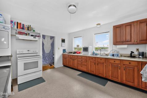 27 Lilac Lane Troy NY 12180