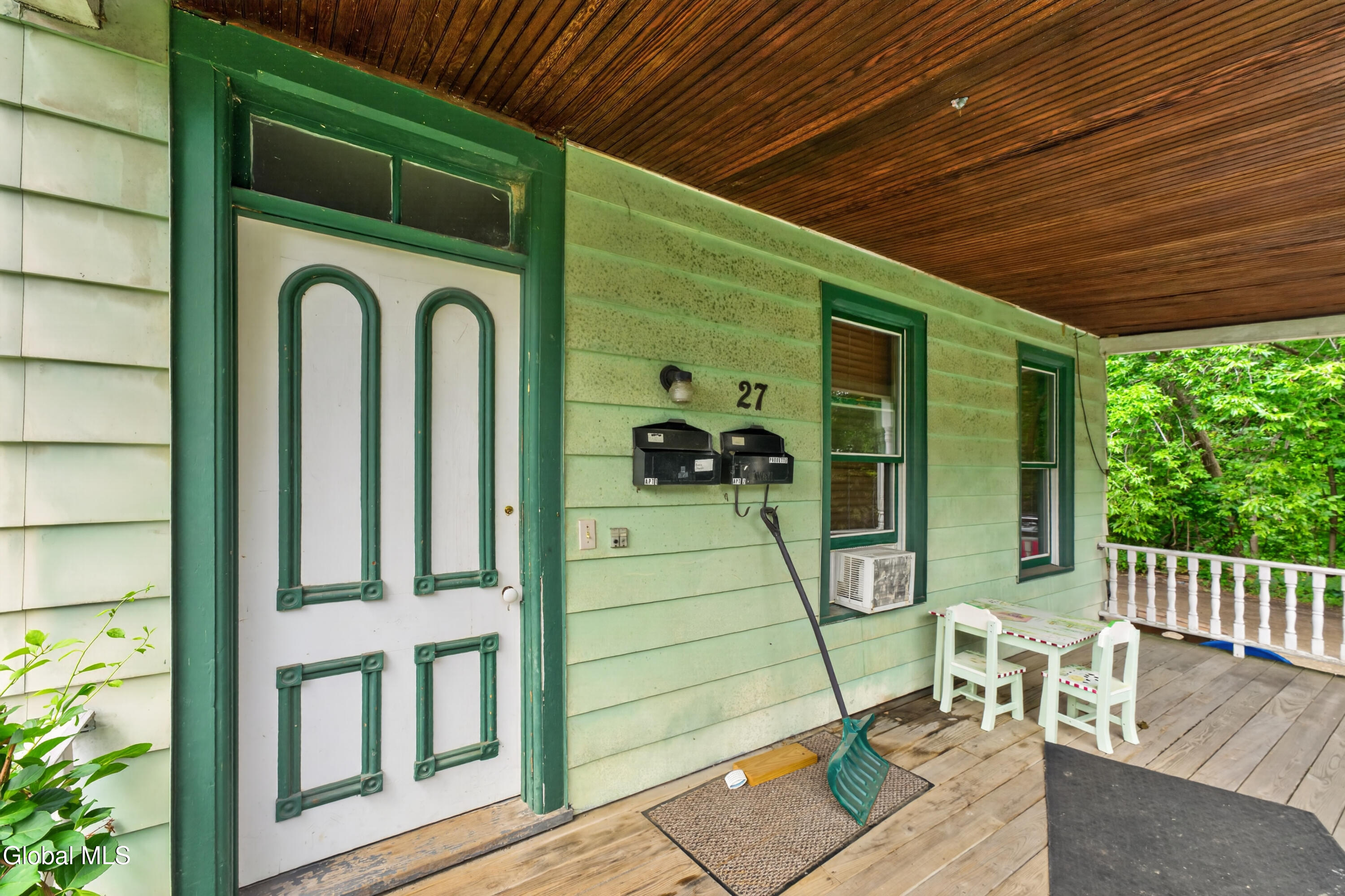 27 Lilac Lane Troy NY 12180