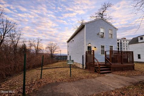 17 Landon Terrace Schenectady NY 12308