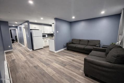 17 Landon Terrace Schenectady NY 12308