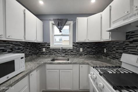 17 Landon Terrace Schenectady NY 12308