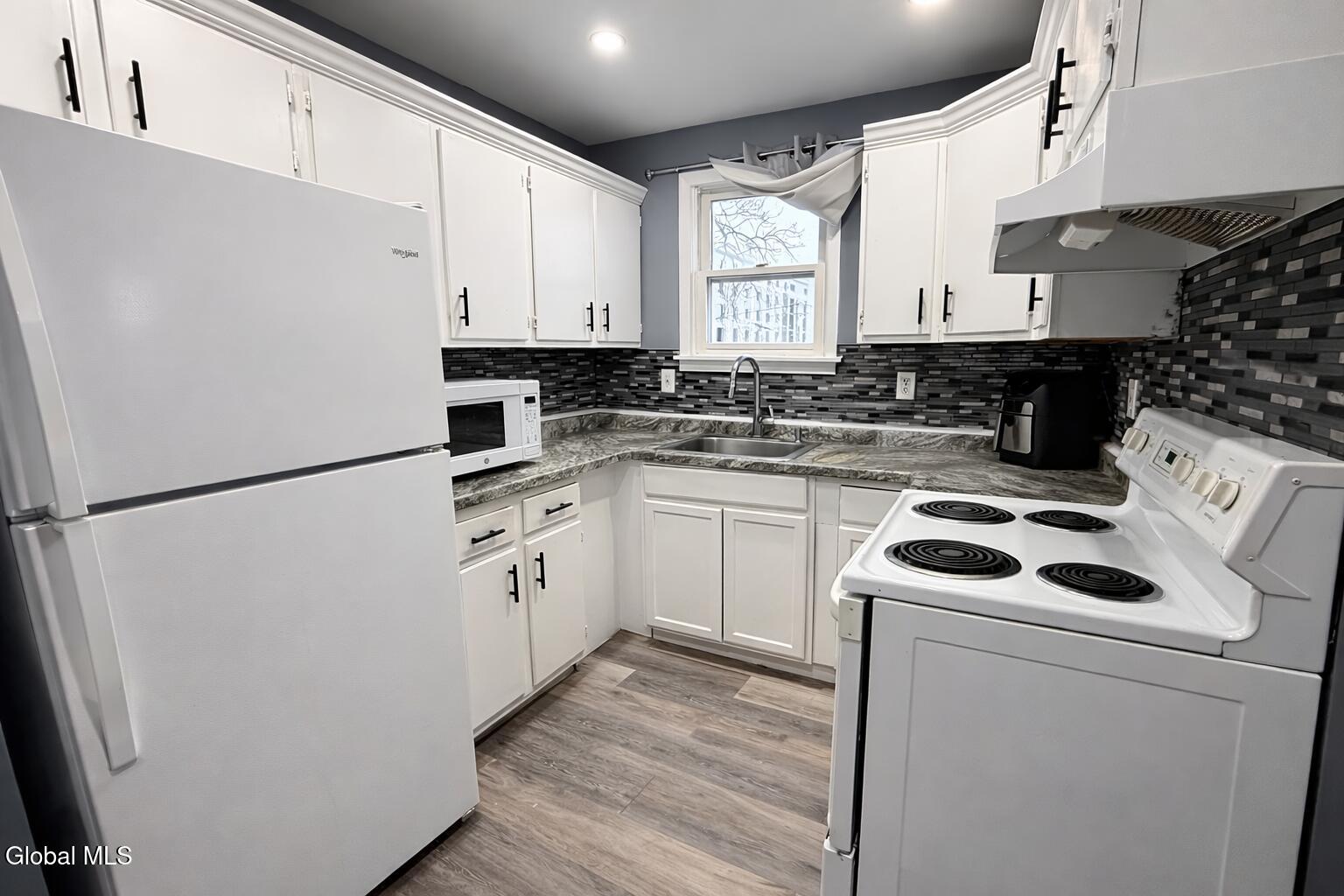 17 Landon Terrace Schenectady NY 12308