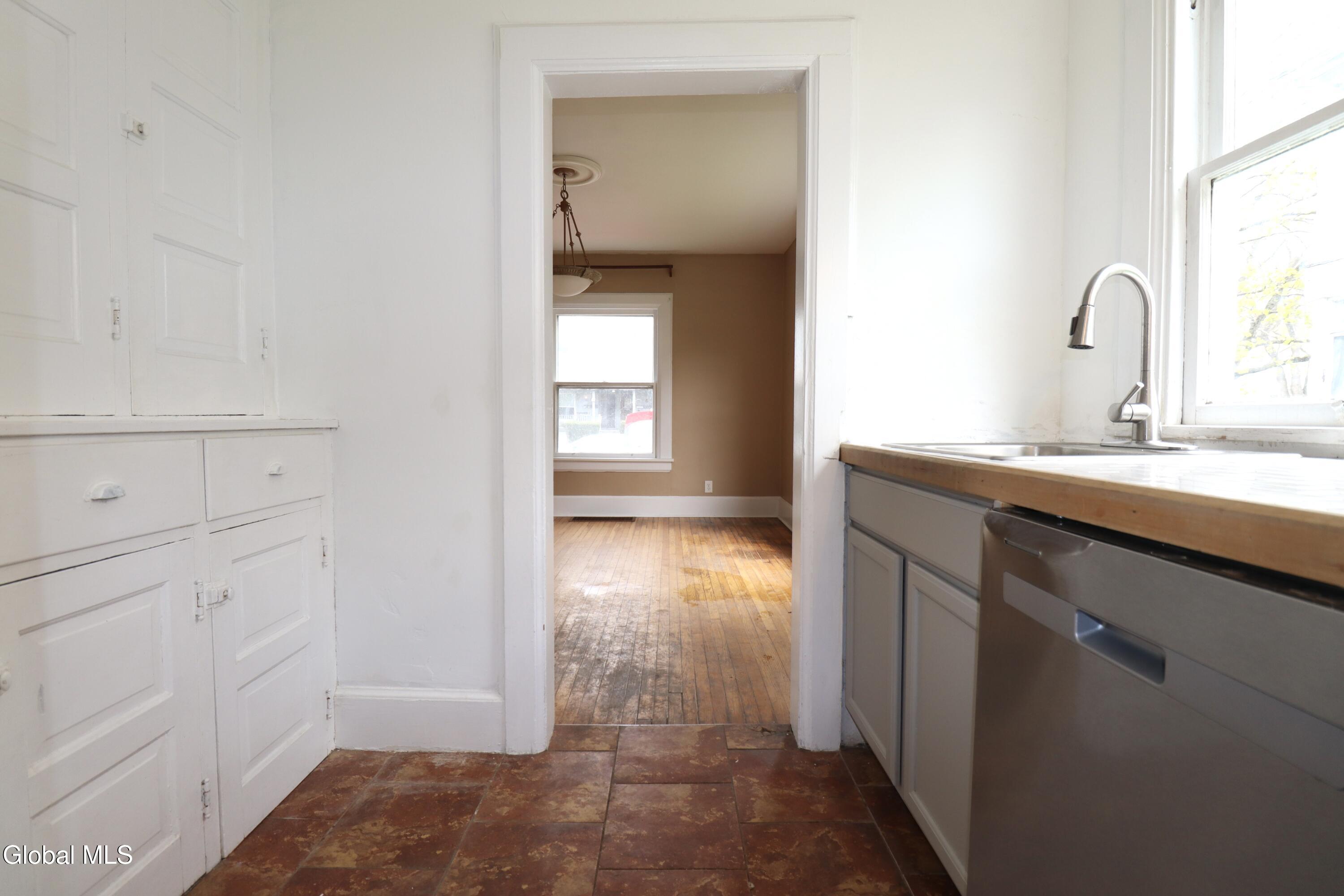 28 Stewart Street Amsterdam NY 12010