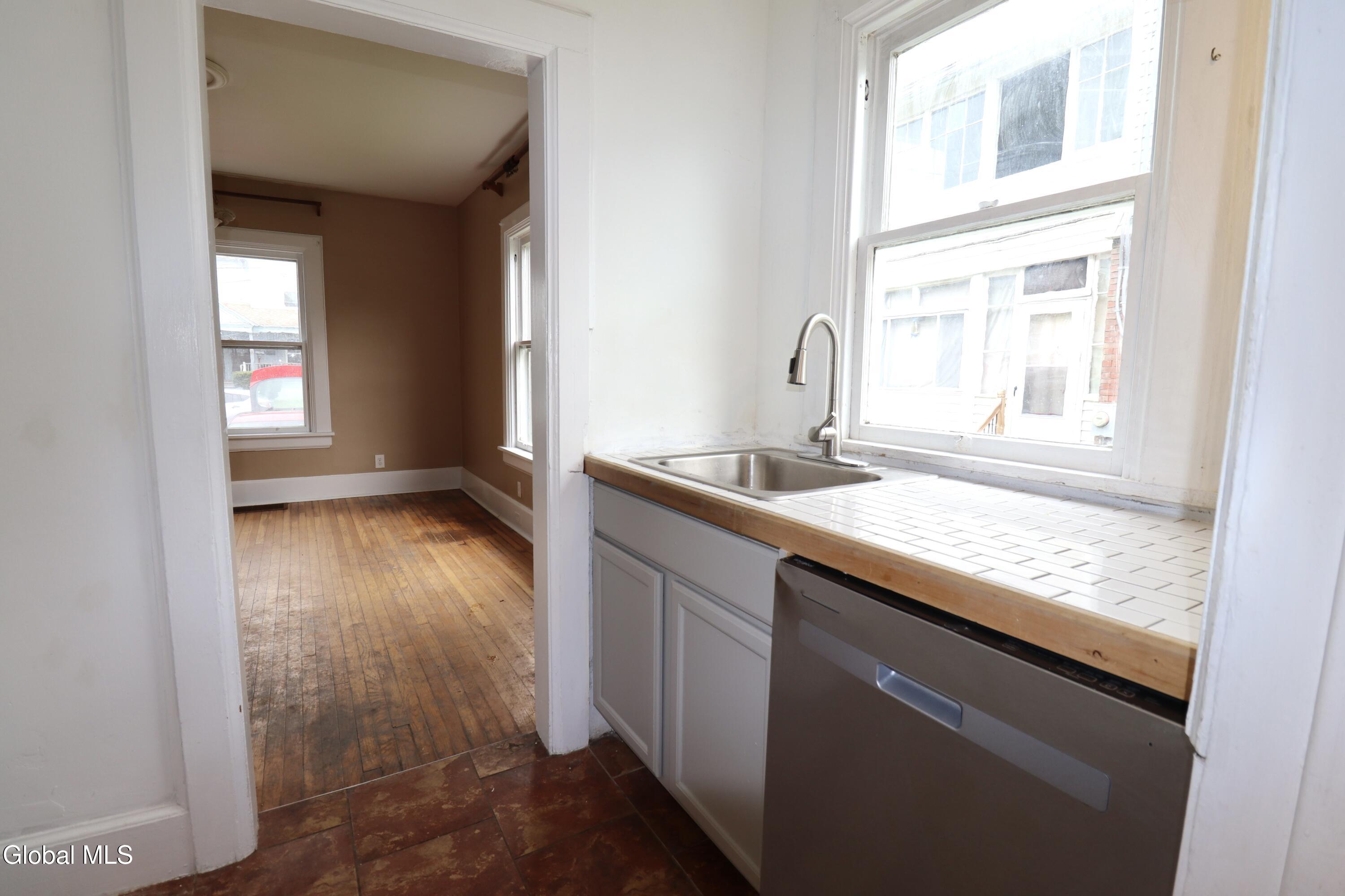 28 Stewart Street Amsterdam NY 12010