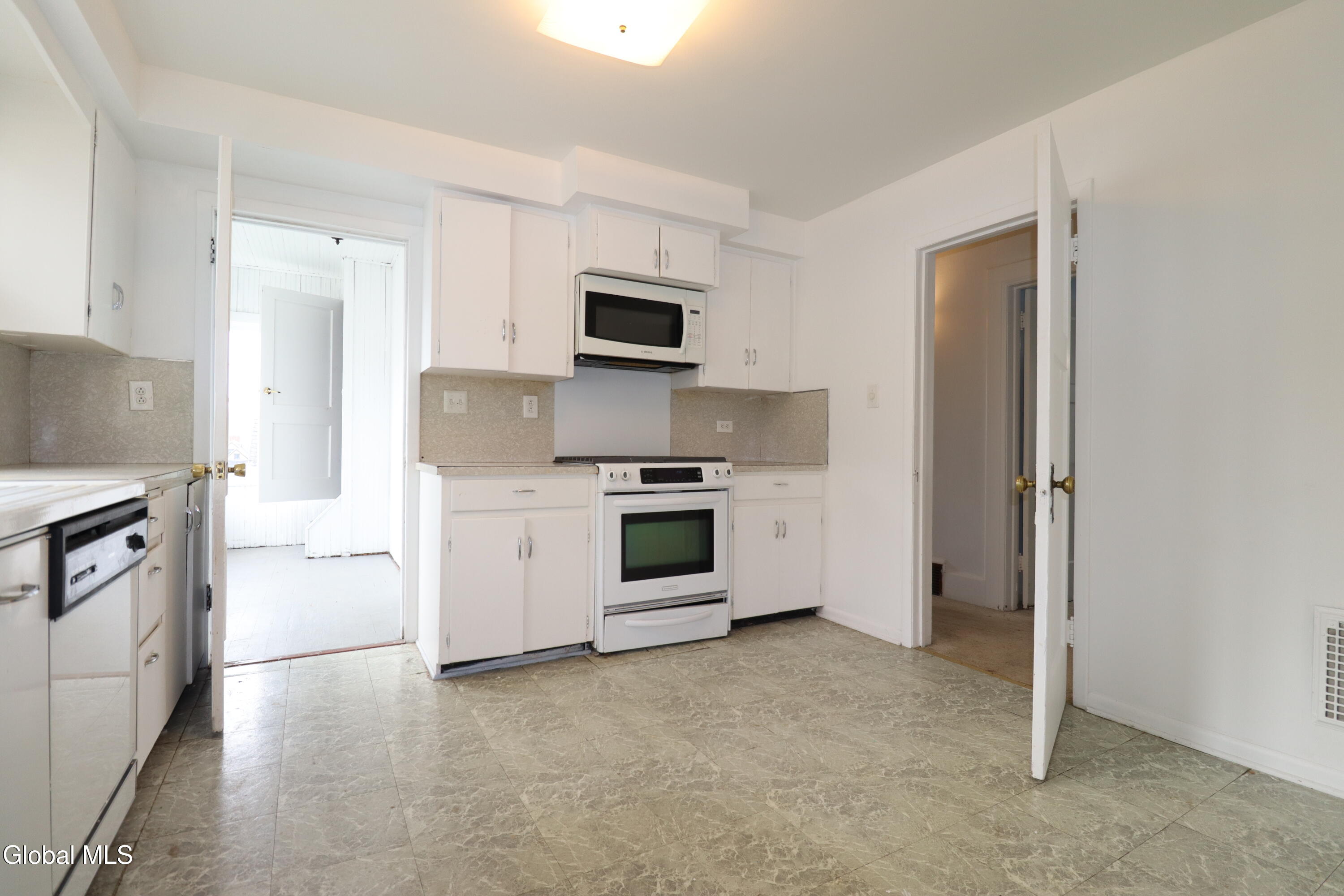 28 Stewart Street Amsterdam NY 12010