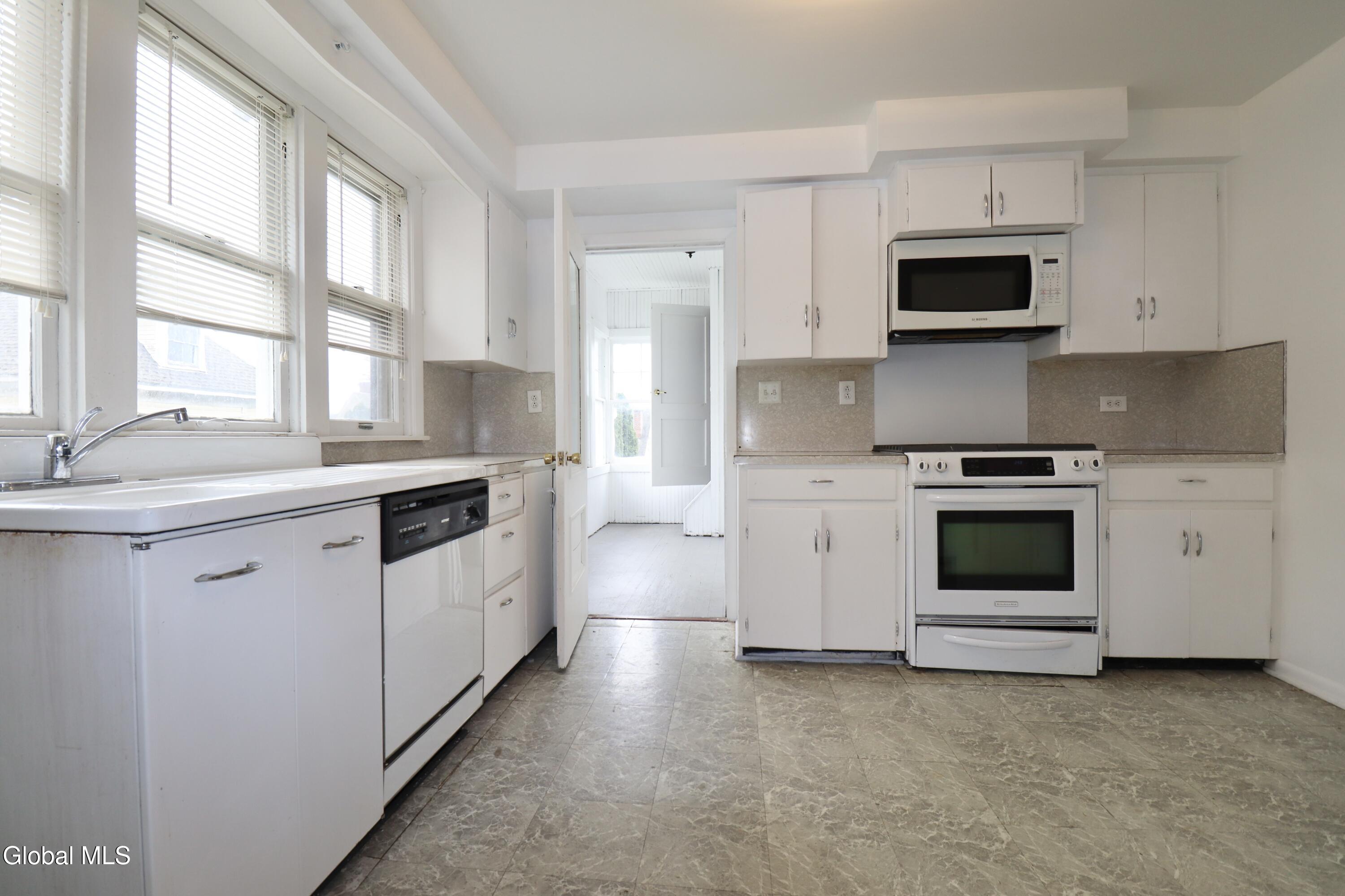 28 Stewart Street Amsterdam NY 12010