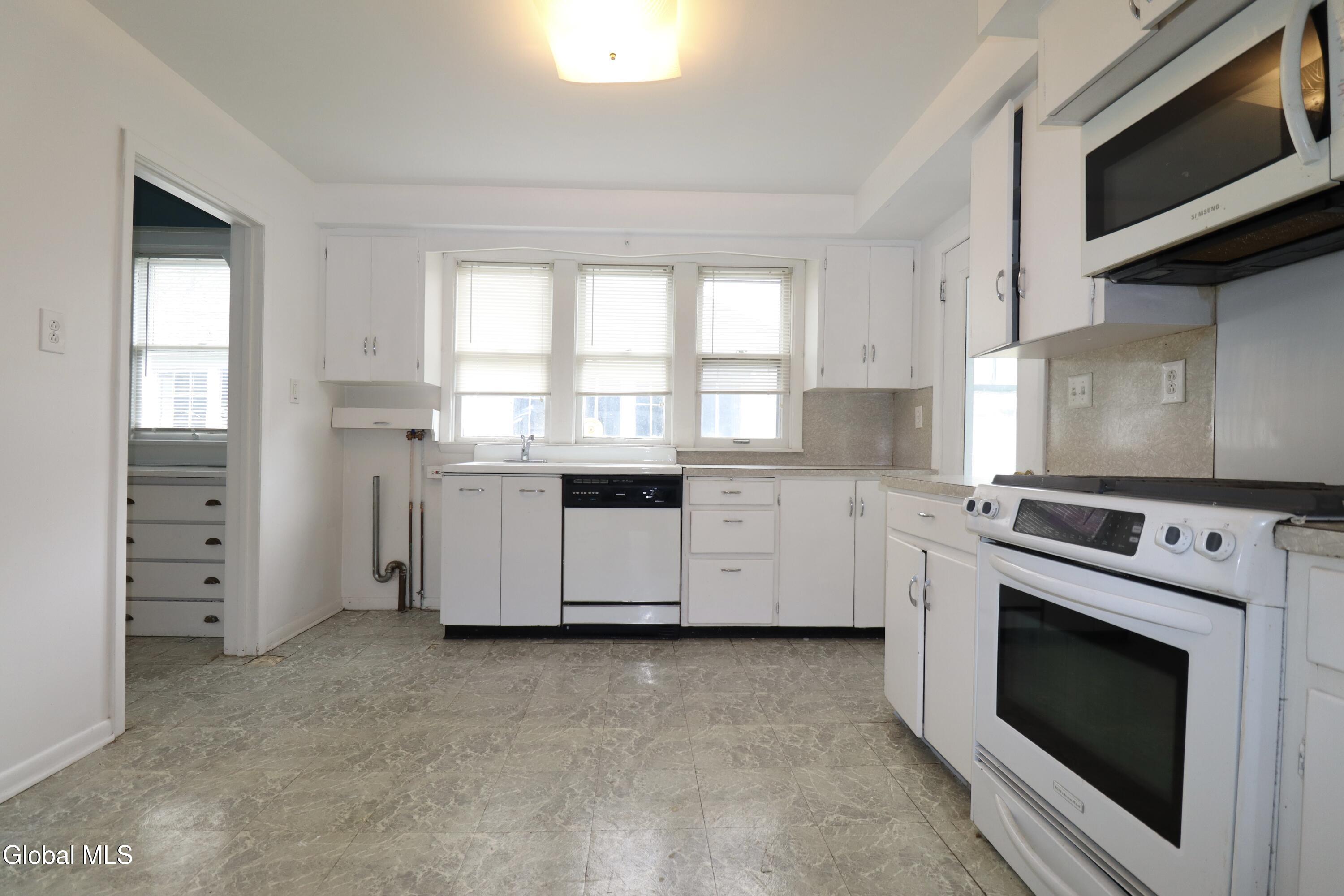 28 Stewart Street Amsterdam NY 12010
