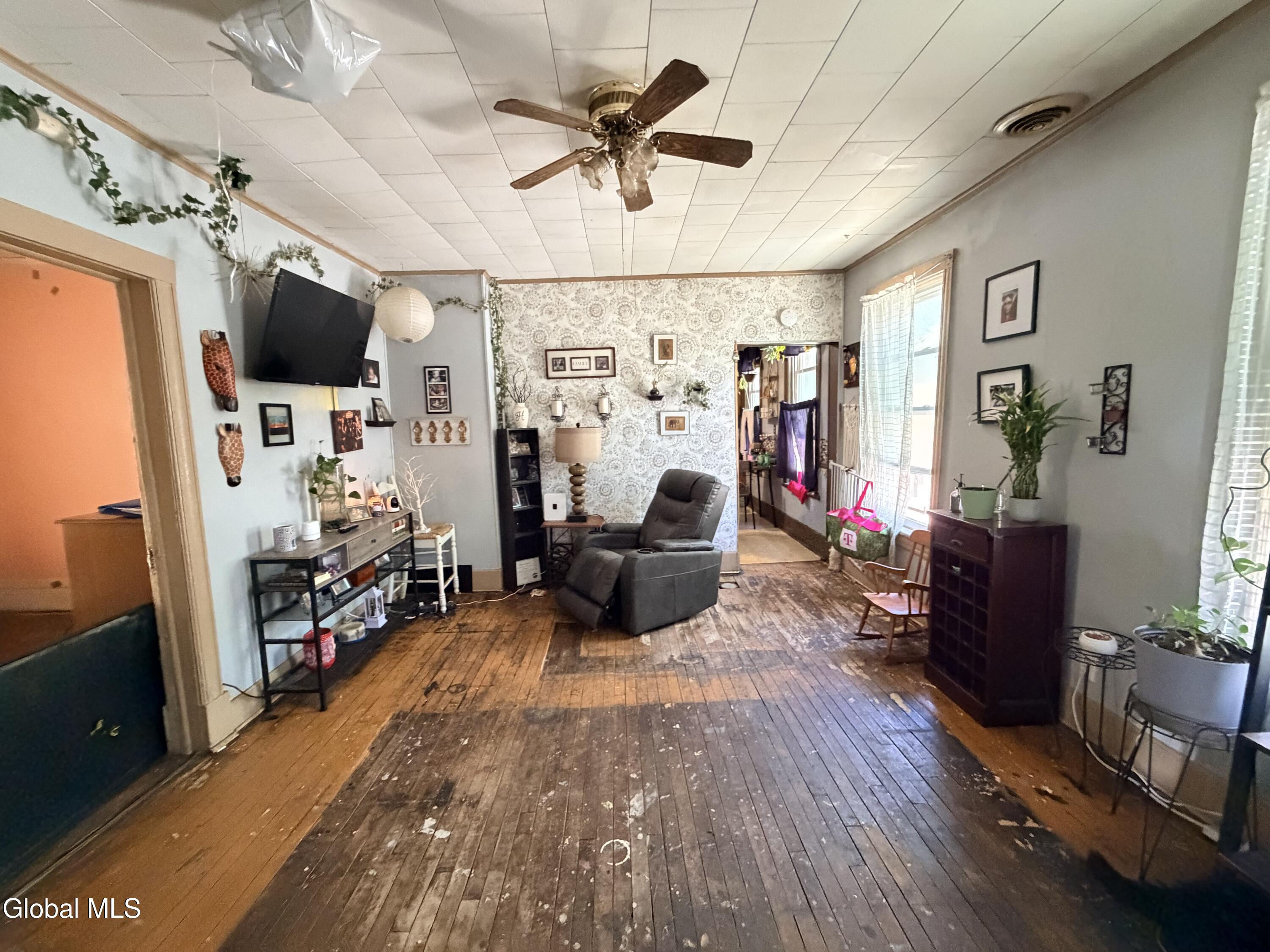 31 Elk Street Amsterdam NY 12010